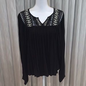 Mossimo Boho embroidered blouse size M